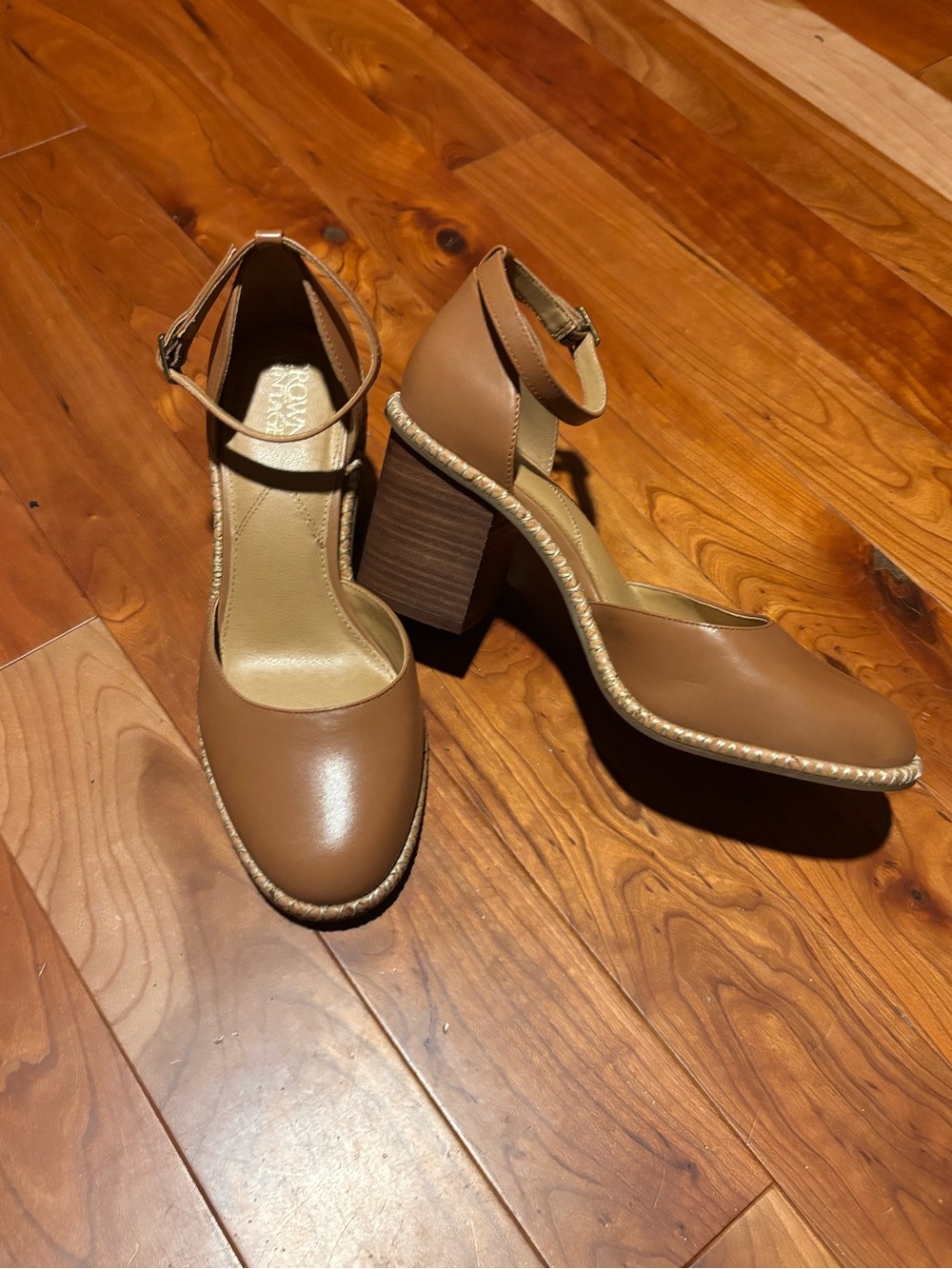 Crown Vintage: Leather Round Toe Camel colored casual chunky heel